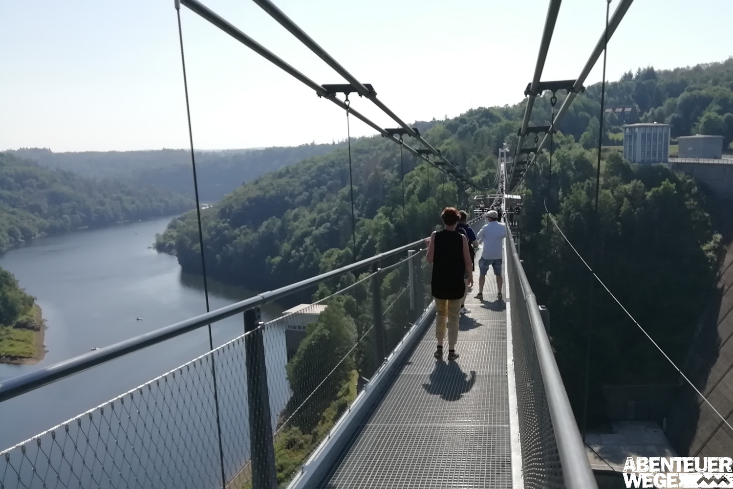 Auf der stählernen Hängebrücke im Harz