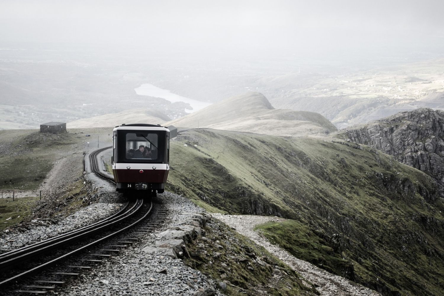 Nehmen Sie den Snowdon Zug und bestaunen Sie die Landschaft!