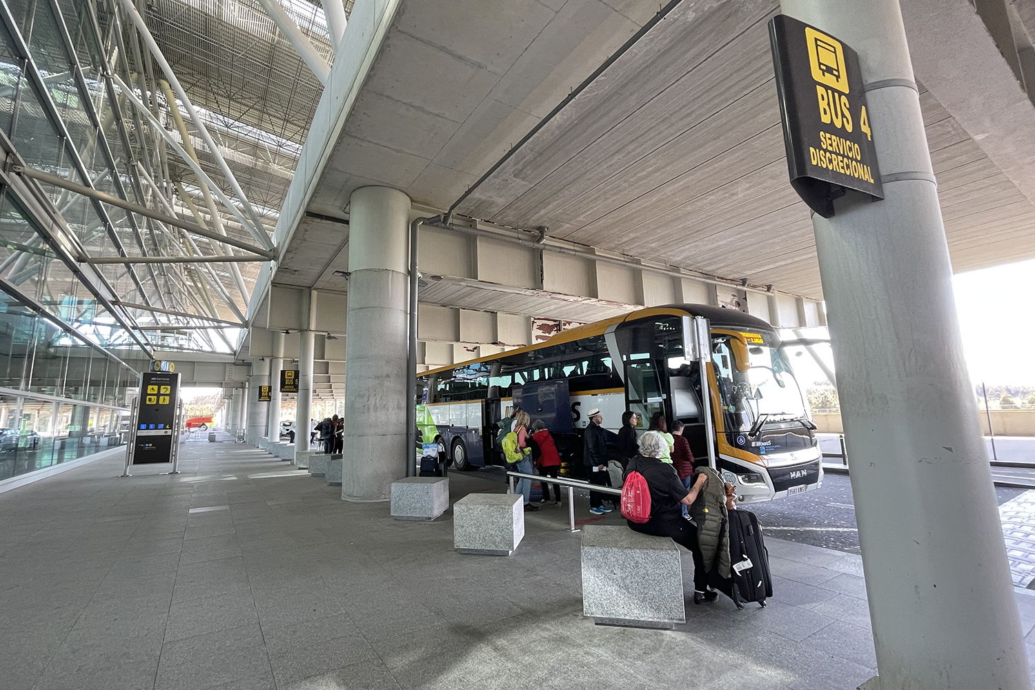 Bushaltestelle am Flughafen Santiago
