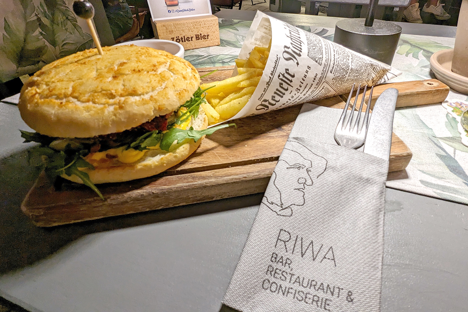 Veganer Burger im Restaurant RIWA